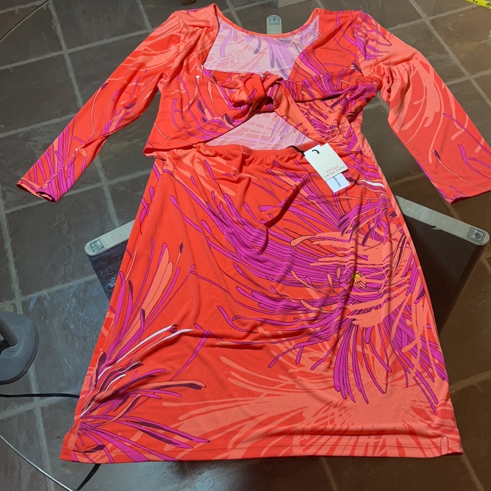 Trina Turk M summer, close fit stunner